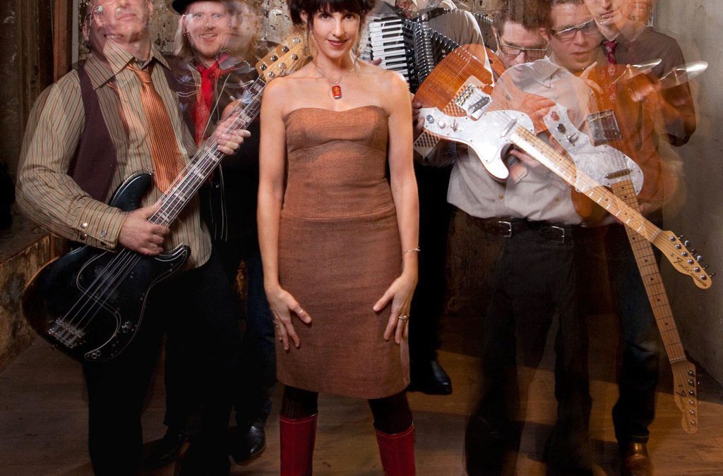 Live: Carrie Clark & The Lonesome Lovers